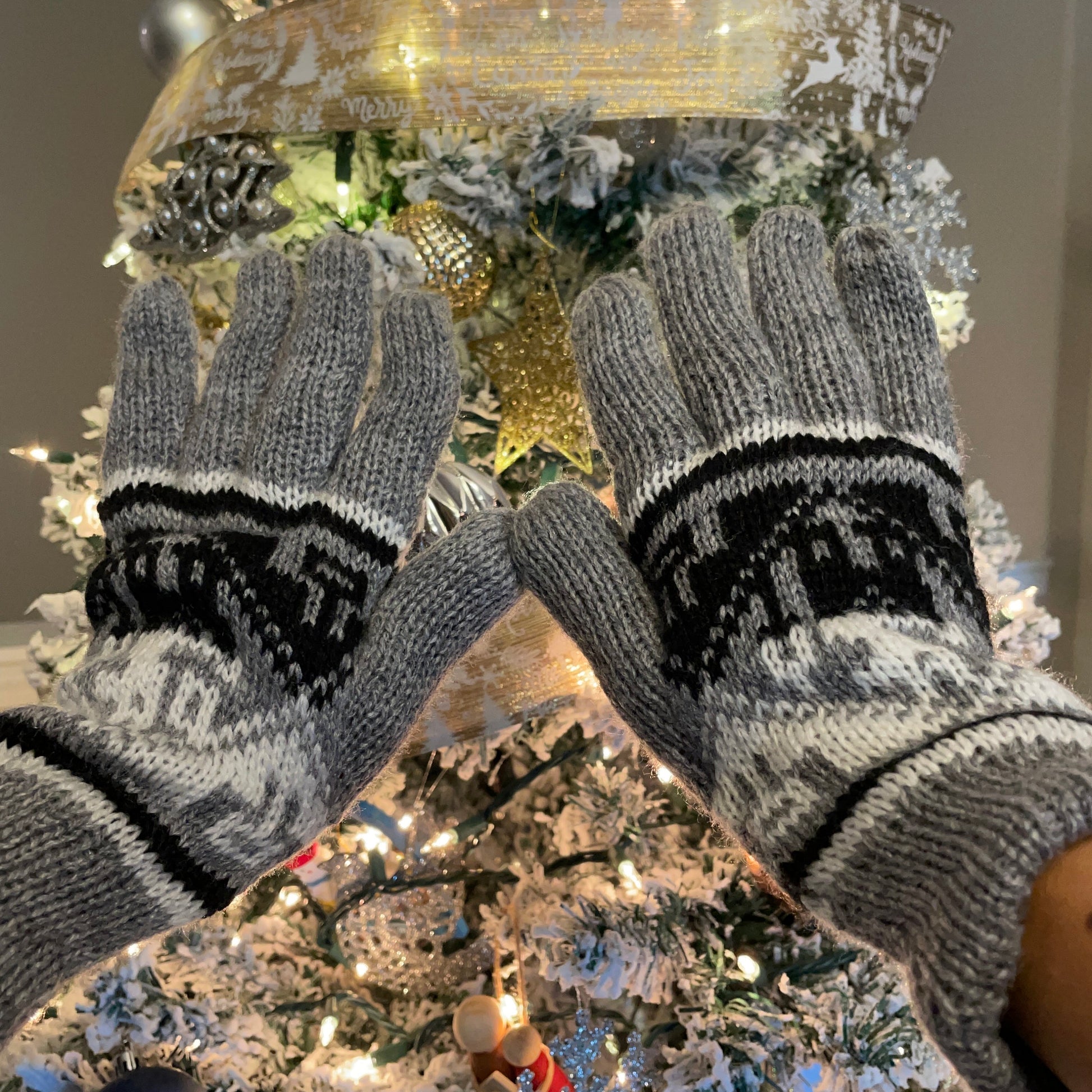Reversible Soft Warm Knit Winter Gloves Size SM Neutral