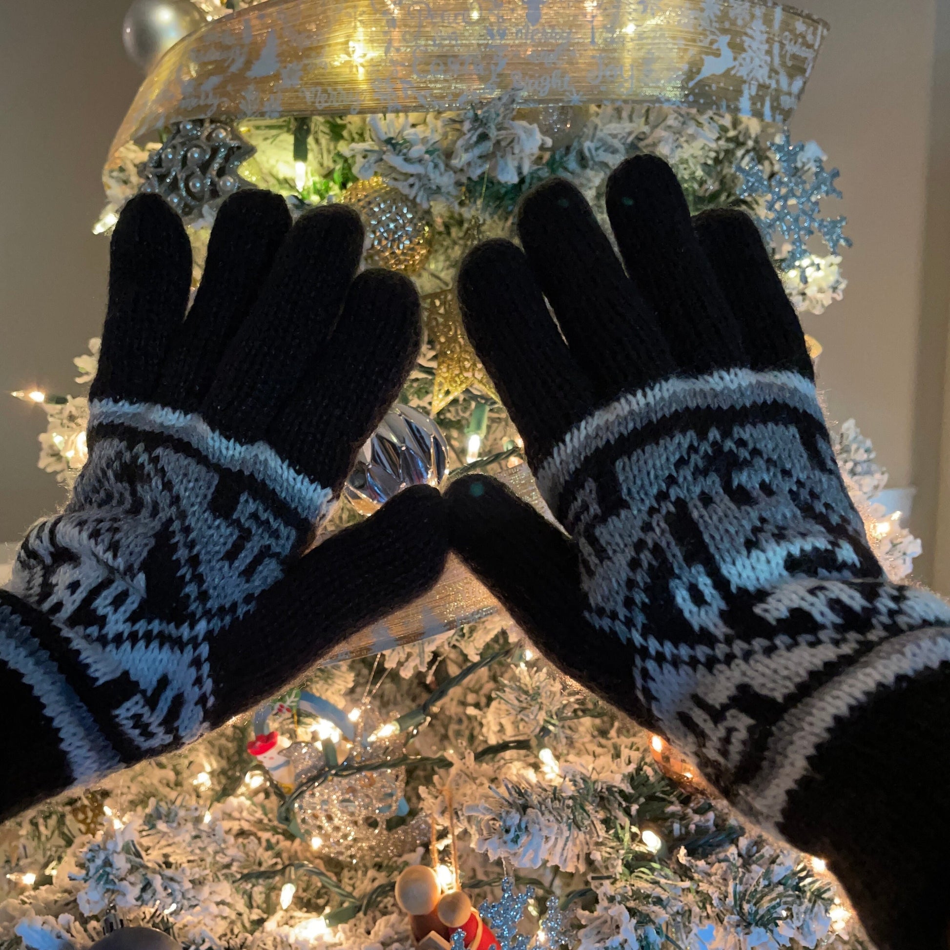 Reversible Soft Warm Knit Winter Gloves Size SM Neutral