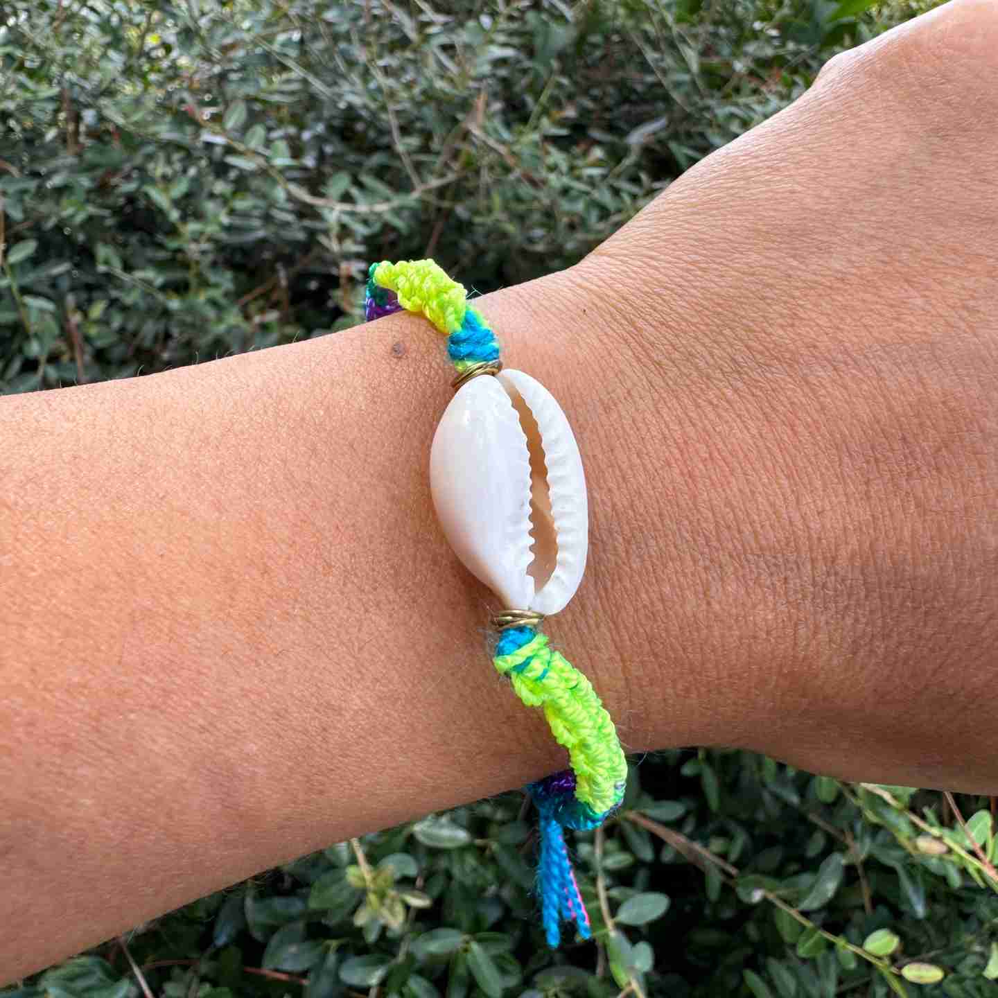 Colorful Shell Bracelets Handmade Adjustable Boho Jewelry with Cowrie Shells