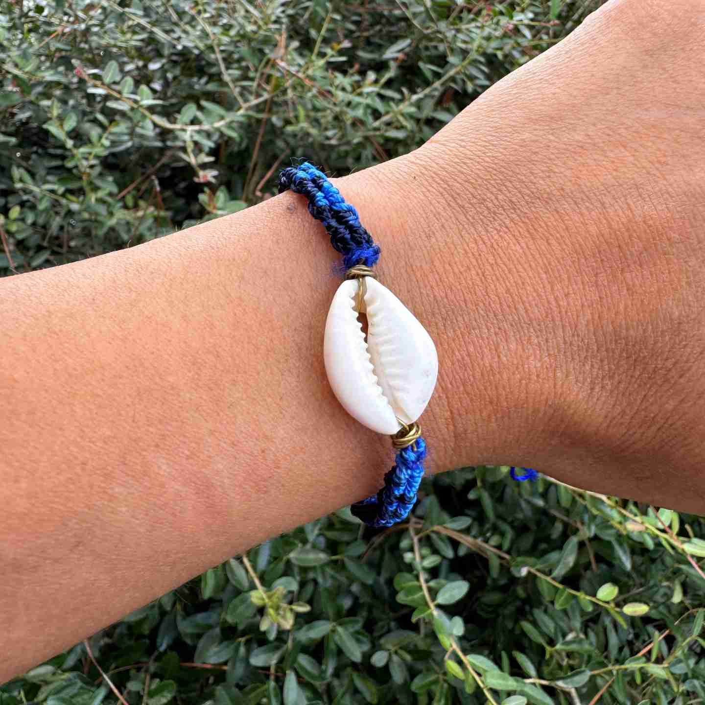 Colorful Shell Bracelets Handmade Adjustable Boho Jewelry with Cowrie Shells