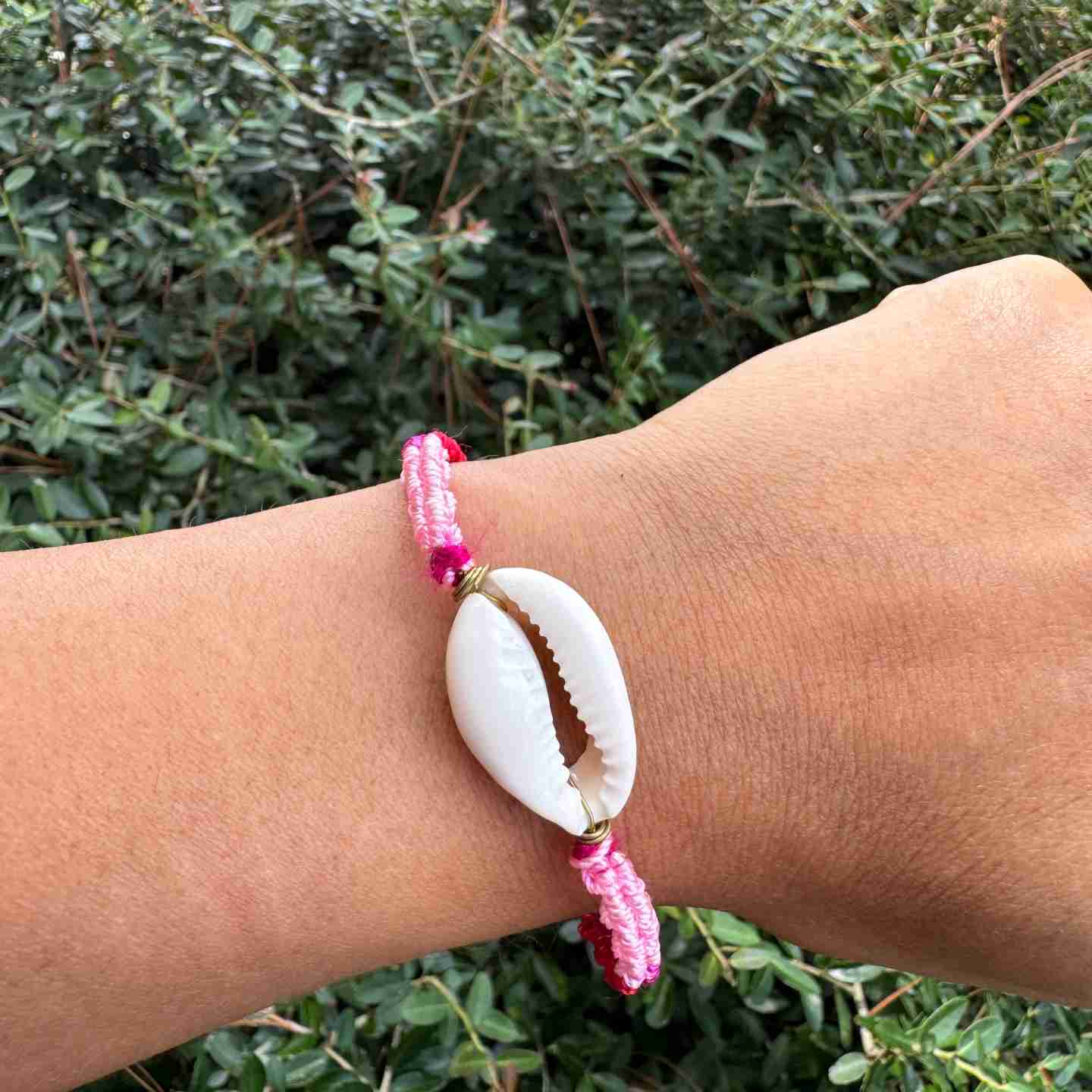 Colorful Shell Bracelets Handmade Adjustable Boho Jewelry with Cowrie Shells