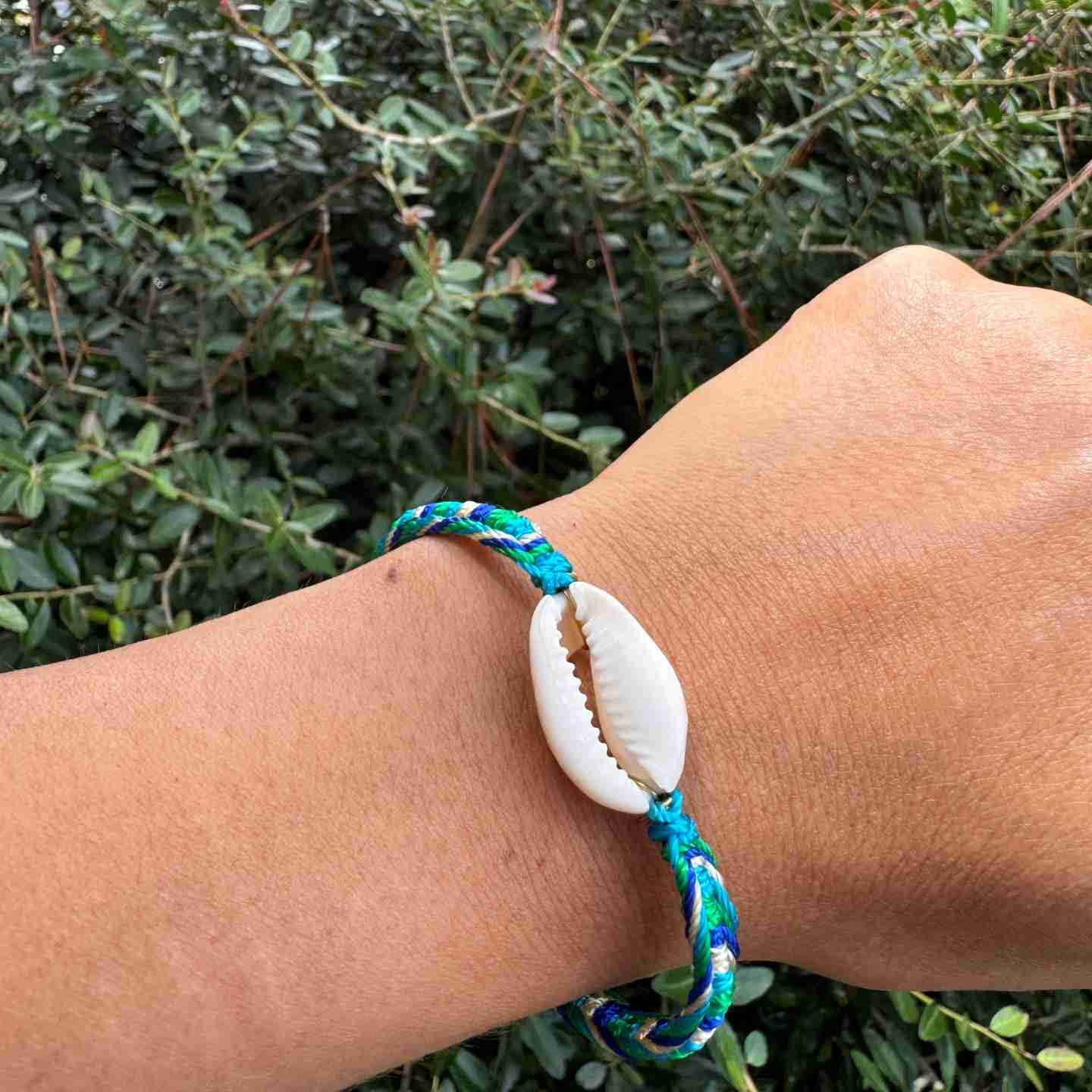 Colorful Shell Bracelets Handmade Adjustable Boho Jewelry with Cowrie Shells