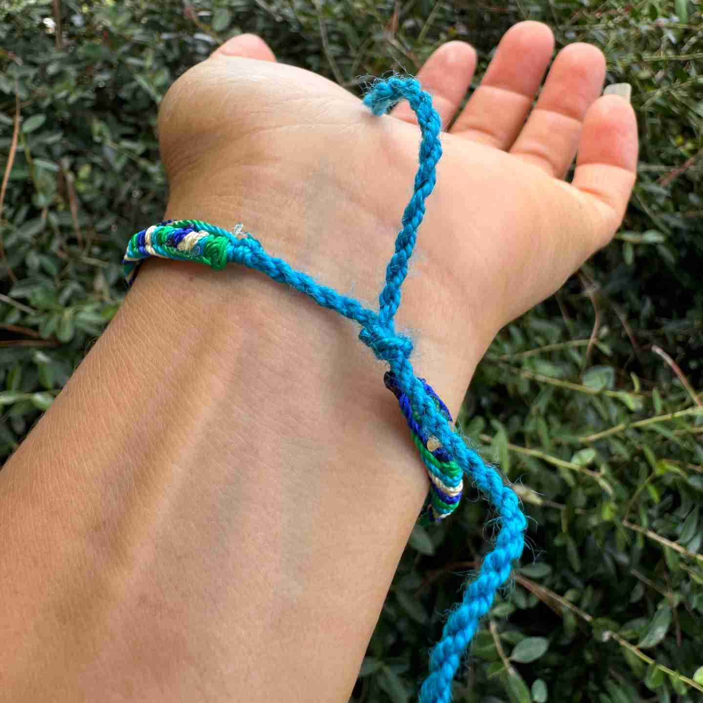 Colorful Shell Bracelets Handmade Adjustable Boho Jewelry with Cowrie Shells