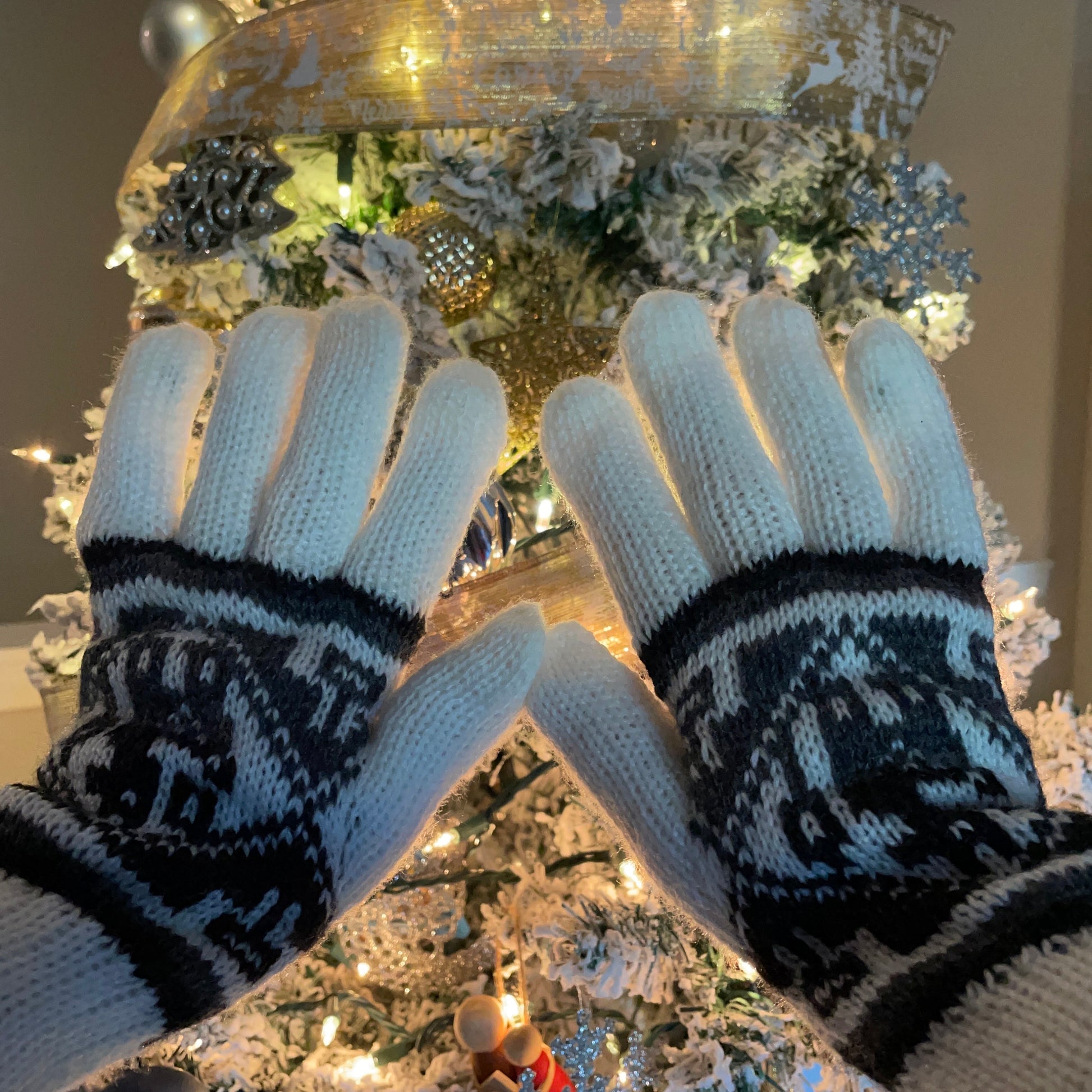 Reversible Soft Warm Knit Winter Gloves Size SM Neutral