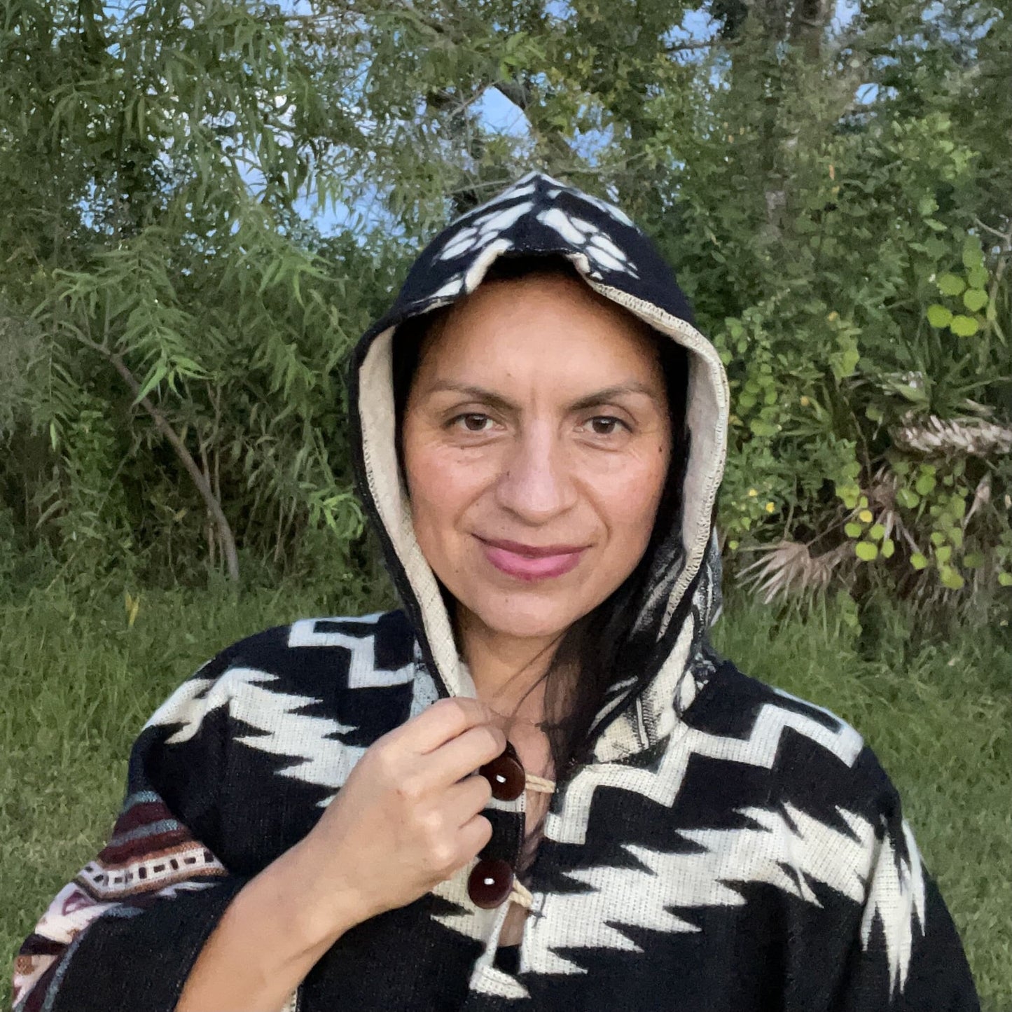 Wolf Unisex Alpaca Poncho for Women & Men | Black Red