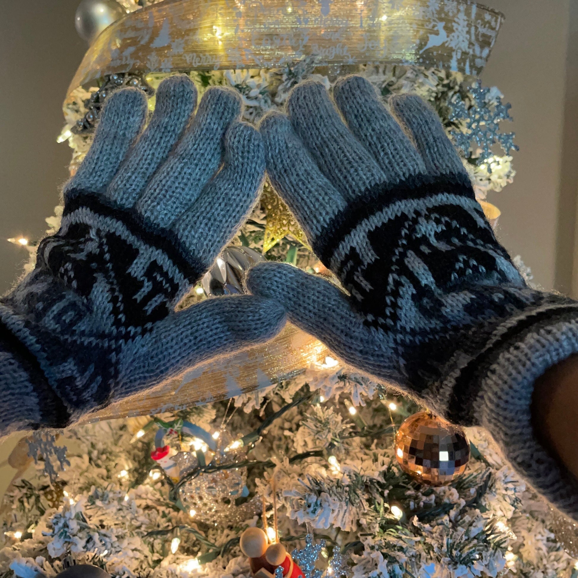 Reversible Soft Warm Knit Winter Gloves Size SM Neutral