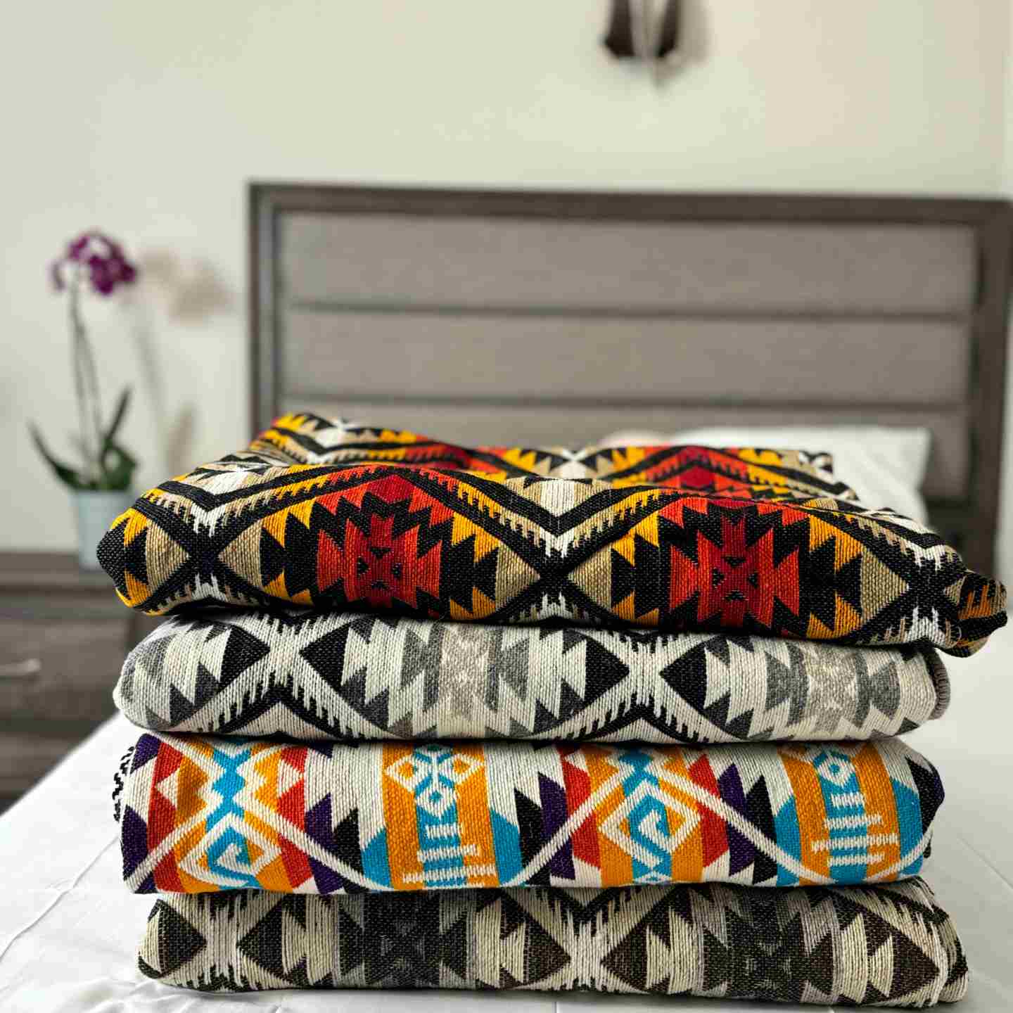 Black & White Sheep Wool Blanket | Ecuadorian Woven Throw